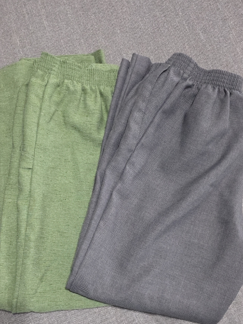 2 Pairs Alfred Dunner Pants 6 Petite Green and Charcoal Pants